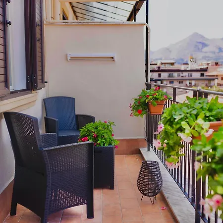 Politeama Charming شقة *